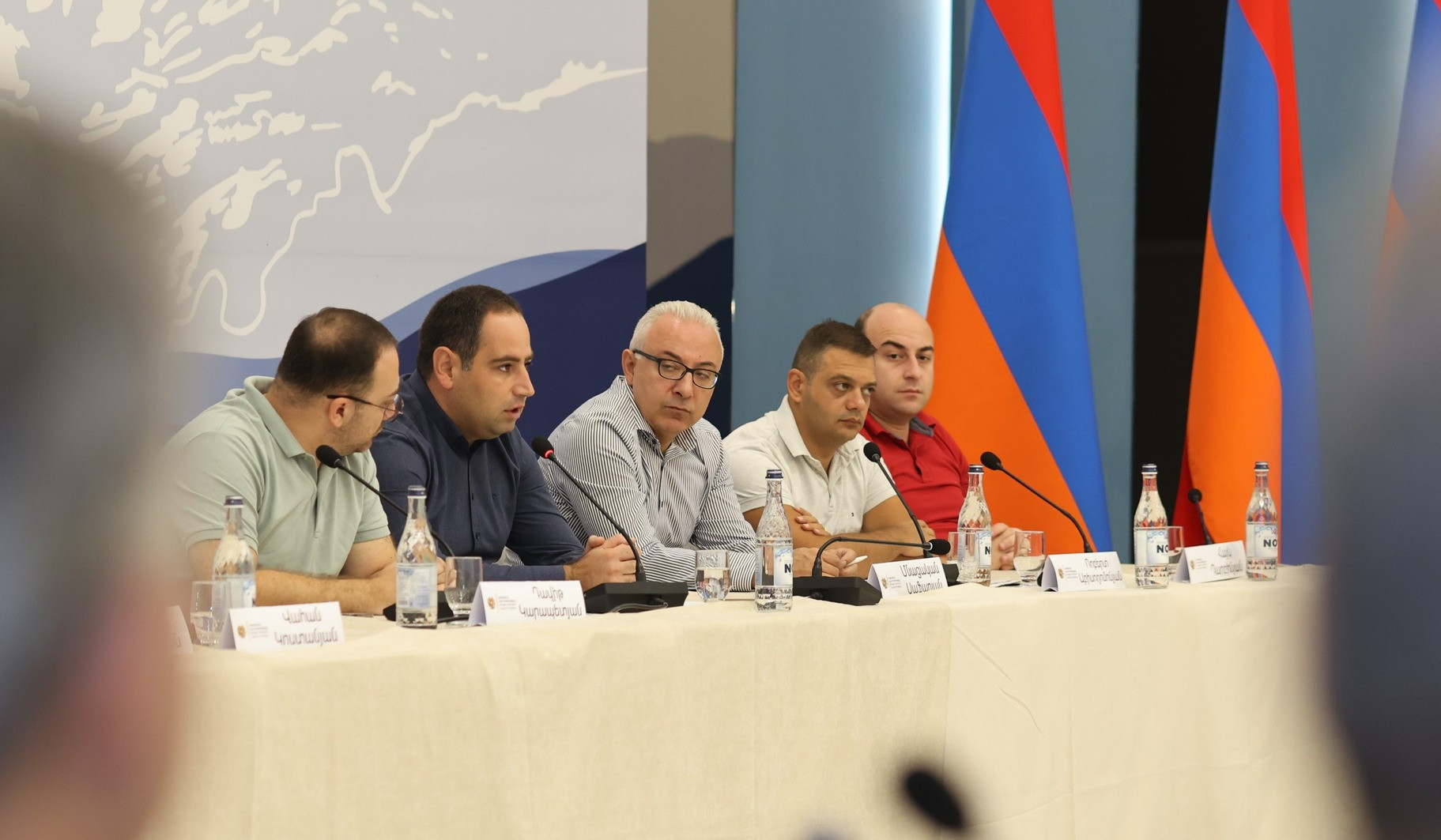 Davit Xudatyan səfirlərlə görüş zamanı Ərazi İdarəetmə və İnfrastruktur Nazirliyinin koordinasiya sahələrində görülən işləri təqdim edib