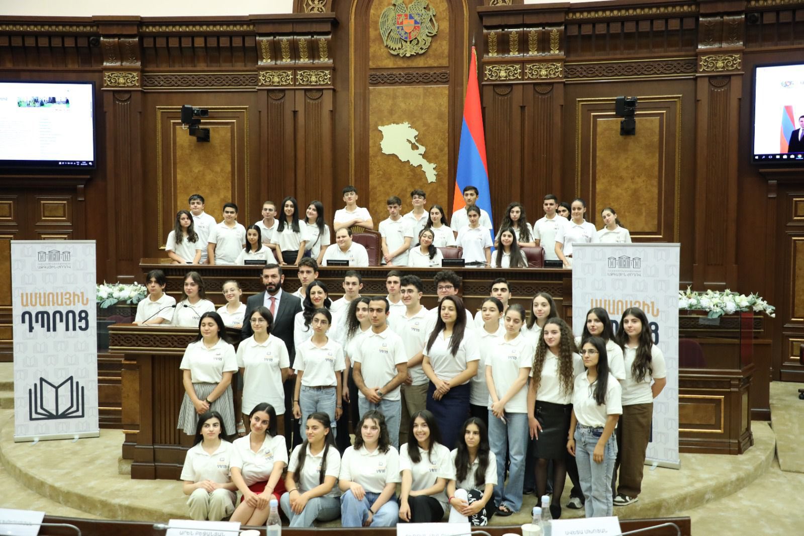 Անահիտ Մանասյանը հանդիպել է Ազգային ժողովի «Ամառային դպրոց» ծրագրի մասնակից դպրոցականների հետ