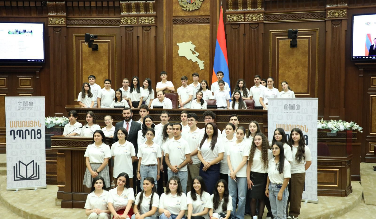 Անահիտ Մանասյանը հանդիպել է Ազգային ժողովի «Ամառային դպրոց» ծրագրի մասնակից դպրոցականների հետ