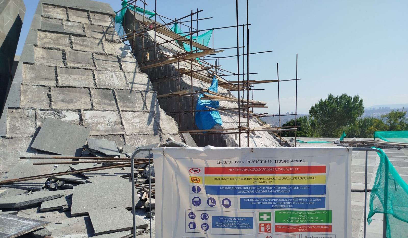 Թե՛ Ծիծեռնակաբերդի հուշահամալիրը, թե՛ թանգարանն ամբողջությամբ նույն տեսքով վերականգնվելու են. ԿԳՄՍ նախարար