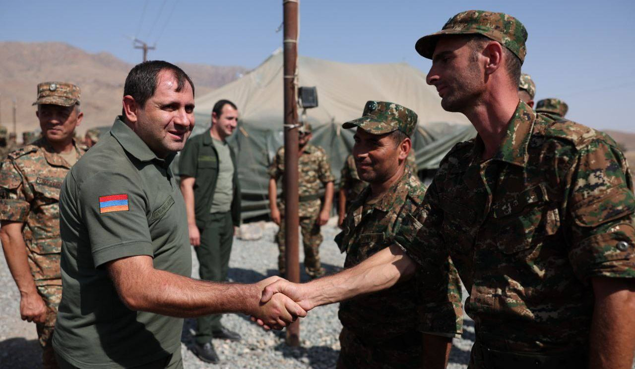 Պապիկյանը Լոռու և Արարատի մարզերում հանդիպել է 25-օրյա վարժական հավաքների պահեստազորայինների հետ