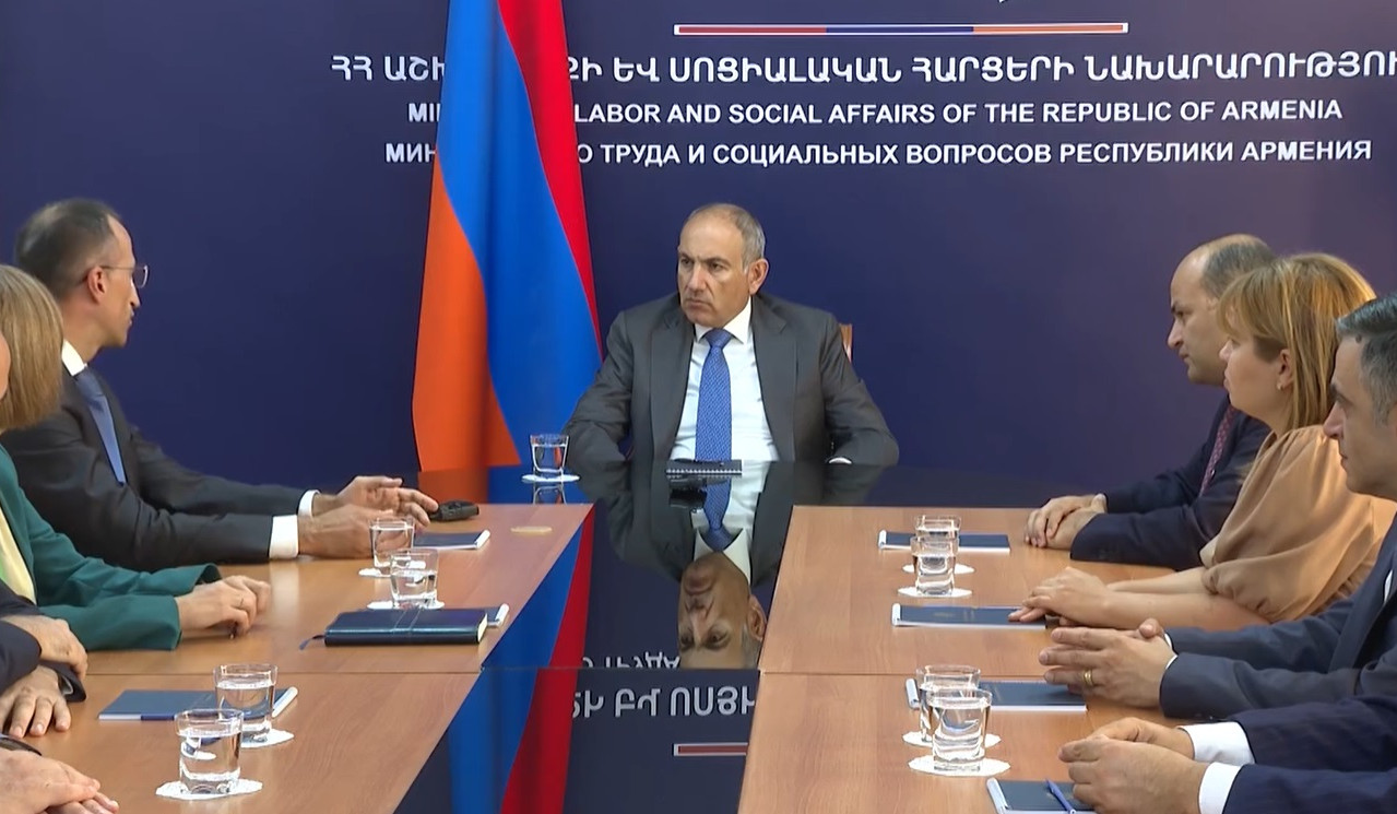 Շնորհակալություն եմ հայտնում Նարեկ Մկրտչյանին՝ ԱՍՀ նախարարի պաշտոնում աշխատանքի համար և Արսեն Թորոսյանին մաղթում հաջողություններ նոր պաշտոնում. վարչապետ