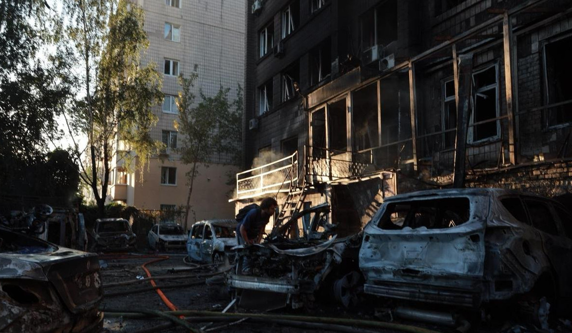 Российские войска ночью нанесли удары по Киеву с помощью беспилотников и ракет