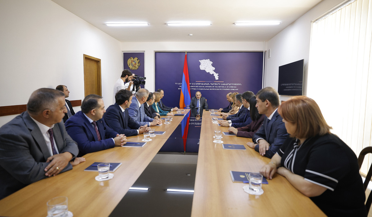 Վարչապետը Աշխատանքի և սոցիալական հարցերի նախարարության աշխատակազմին է ներկայացրել նորանշանակ նախարար Արսեն Թորոսյանին