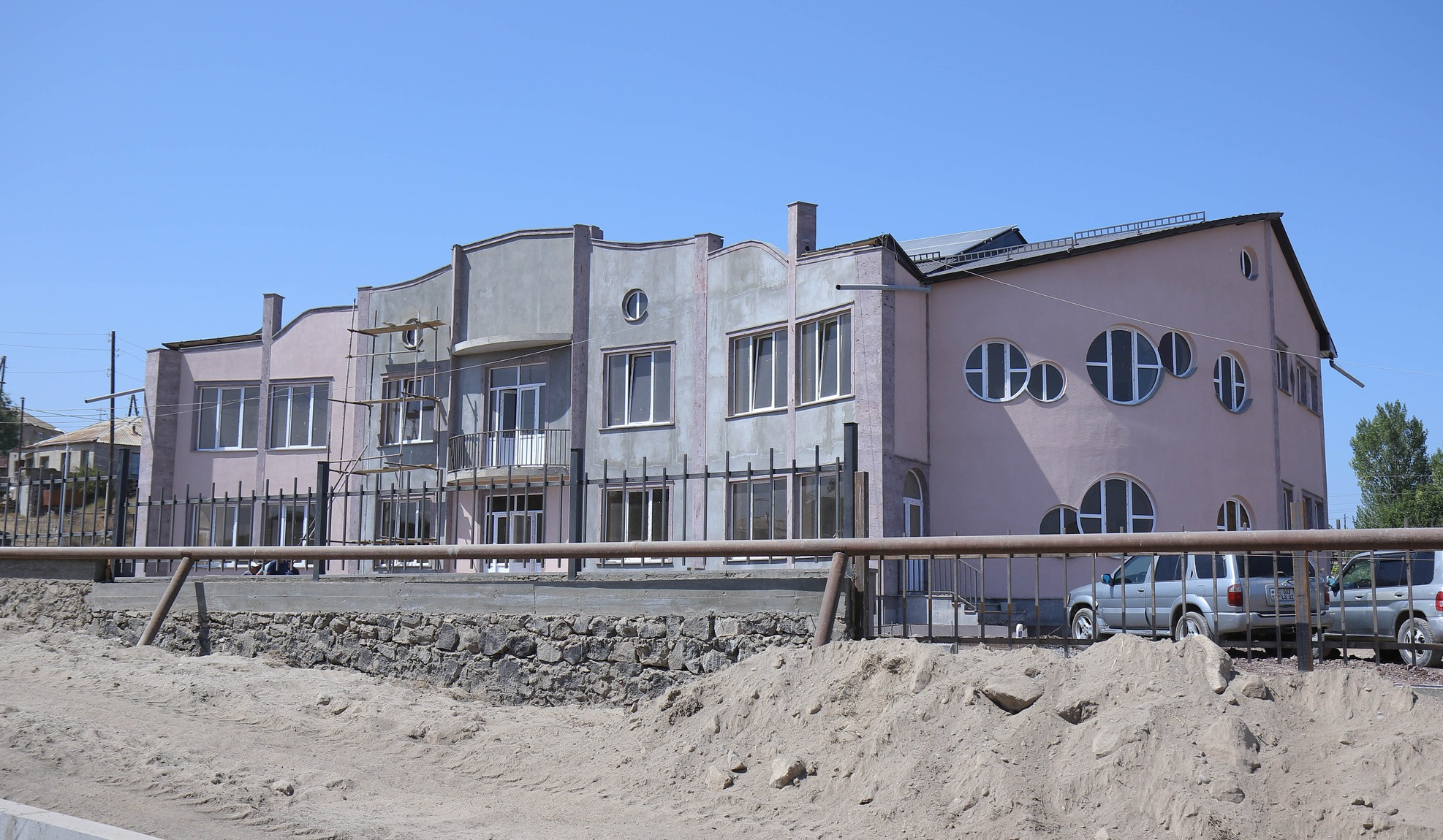 Գեղարքունիքի մարզի Բերդկունք և Հայրավանք գյուղերի՝ 90 սանի համար նախատեսված մանկապարտեզի շինաշխատանքները մոտենում է ավարտին