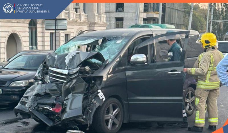 Մյասնիկյան պողոտայում բախվել են Toyota-ն և MAN մակնիշի ավտոբուսը․ կա տուժած