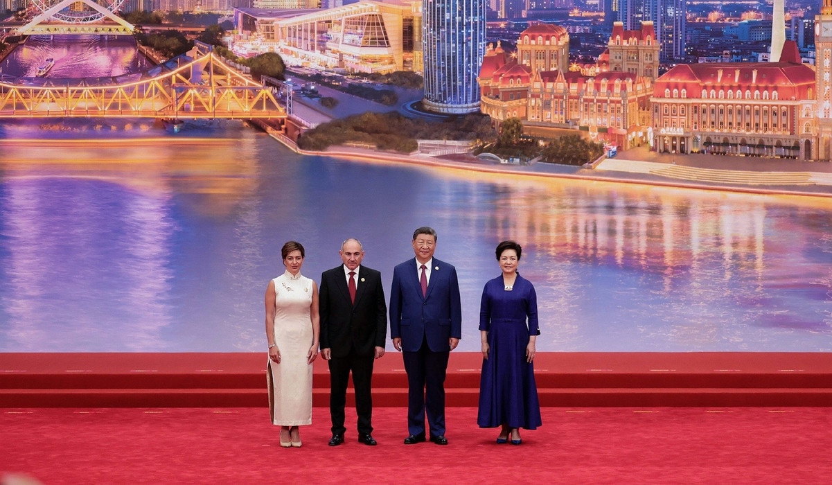 Վարչապետը տիկնոջ հետ մասնակցել է Սի Ծինփինի անունից տրված ընդունելությանը