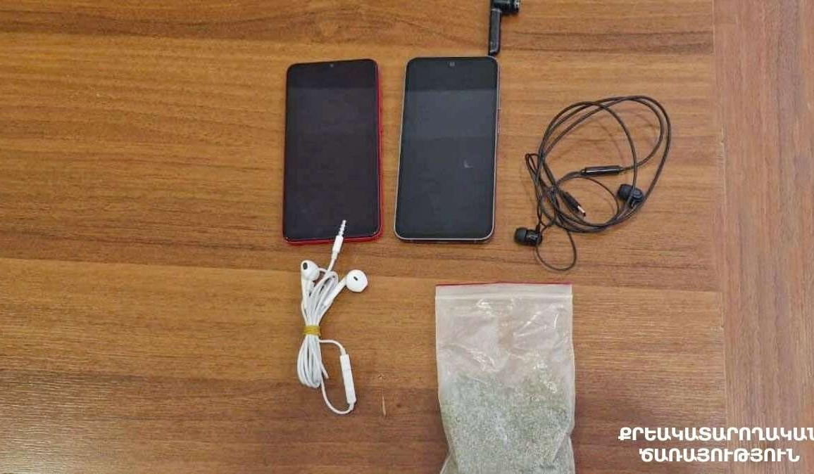 Օտարերկրացի ազատազրկված անձանց մոտից հայտնաբերվել են թմրամիջոցի նմանվող զանգված և բջջային հեռախոսներ