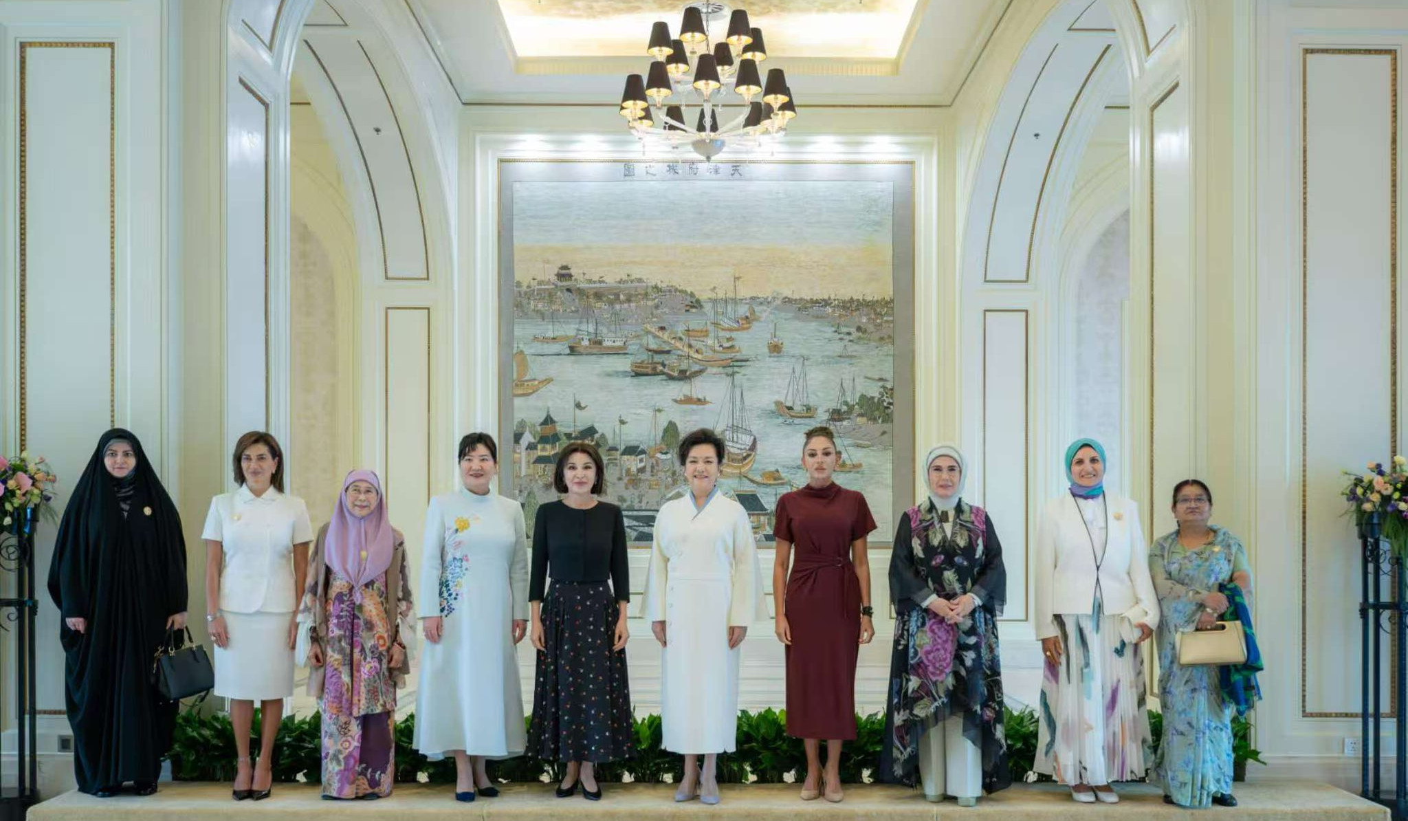 Աննա Հակոբյանը մասնակցել է Չինաստանի առաջին տիկին Պենգ Լիյուանի ընդունելությանը