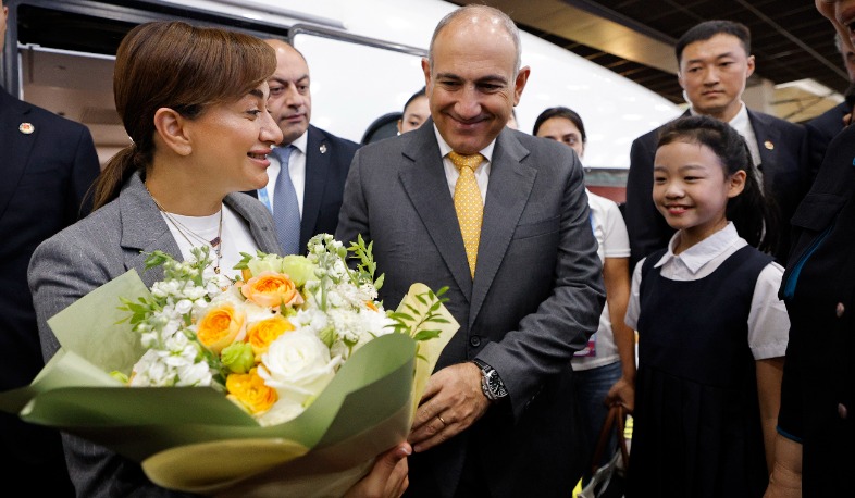 Վարչապետ Նիկոլ Փաշինյանը տիկնոջ՝ Աննա Հակոբյանի հետ, Թիենծինից ժամանել է Պեկին