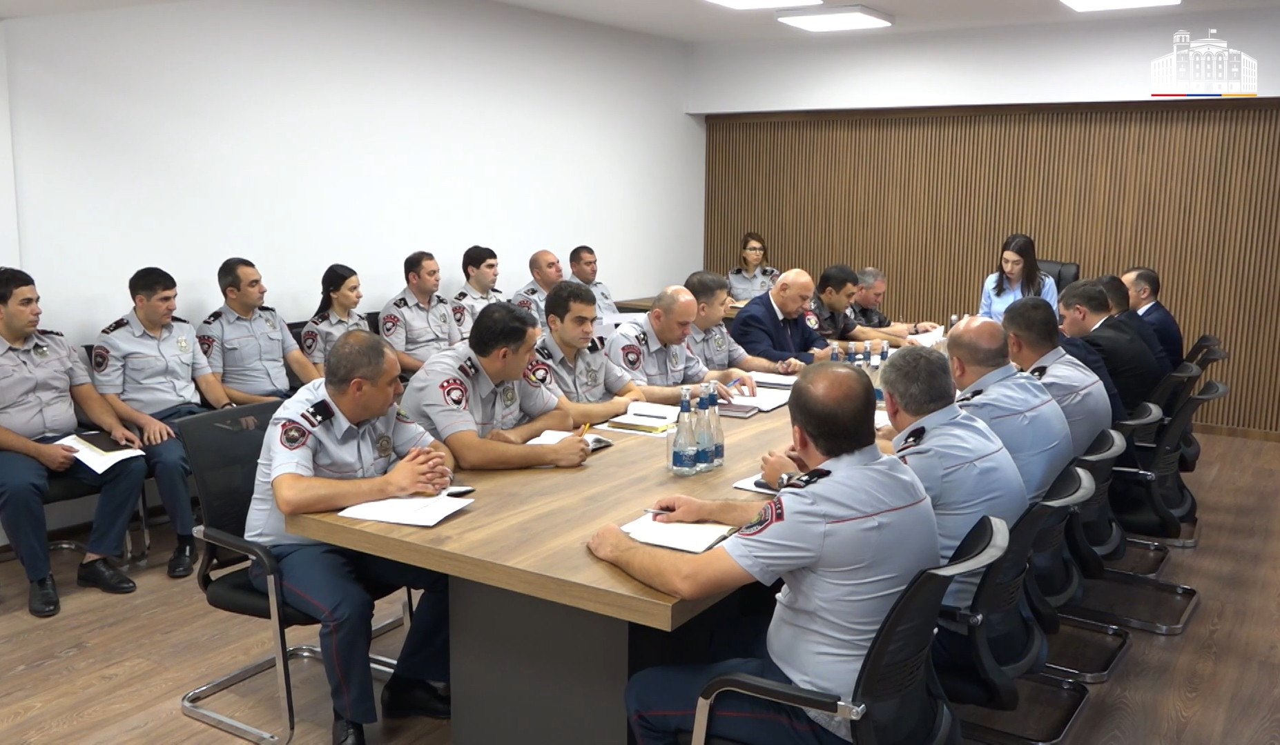 ՆԳ նախարարը խորհրդակցություն է անցկացրել ՔՈԳՎ կազմակերպված հանցավորության դեմ պայքարի վարչությունում