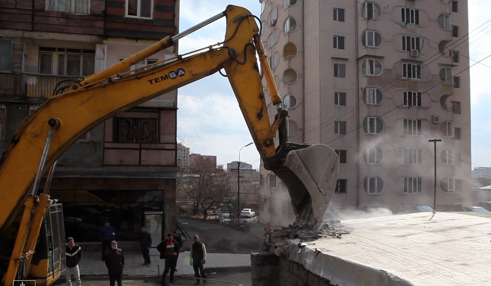 Երևանի Արաբկիր վարչական շրջանում ապամոնտաժվել են մայթին տեղադրված ապօրինի շինությունները