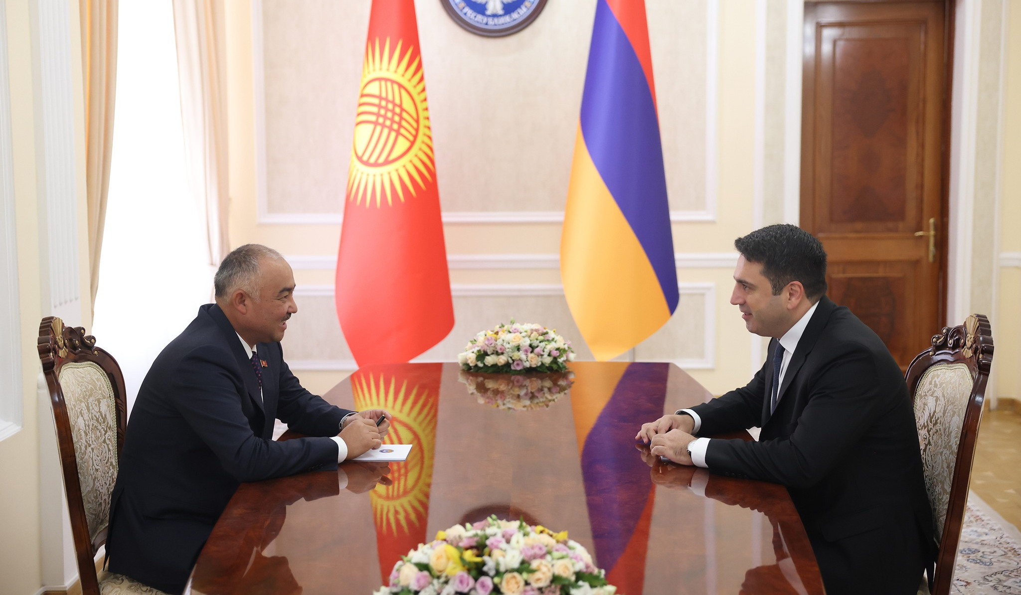 ER Parlamentinin sədri Qırğızıstanın Parlamentinin sədri ilə görüşüb