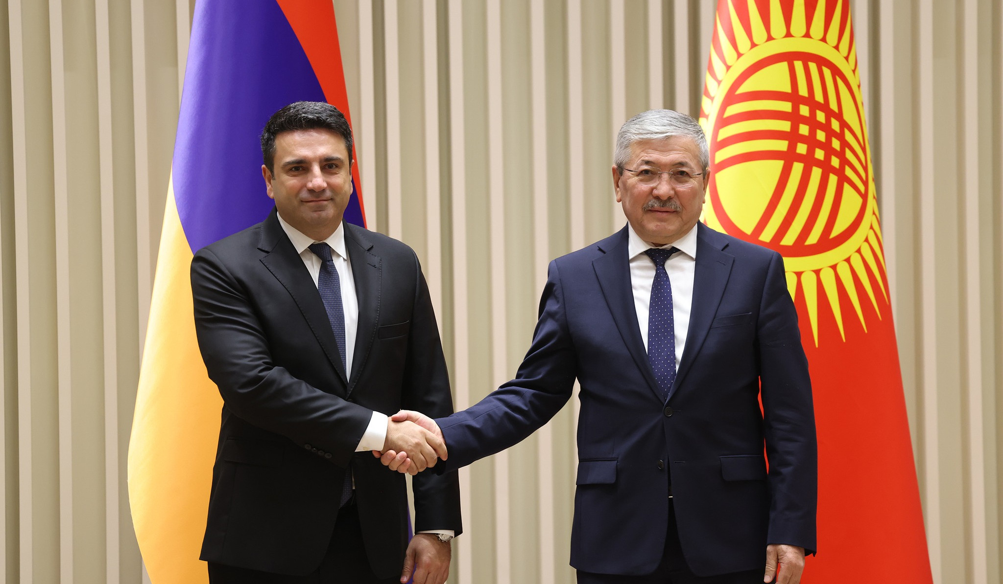 ER Parlamentinin spikeri Qırğızıstanın baş naziri ilə əməkdaşlıq məsələlərini müzakirə edib