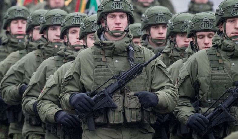 США прекращают программы оборонной помощи для европейских стран, граничащих с Россией: Financial Times