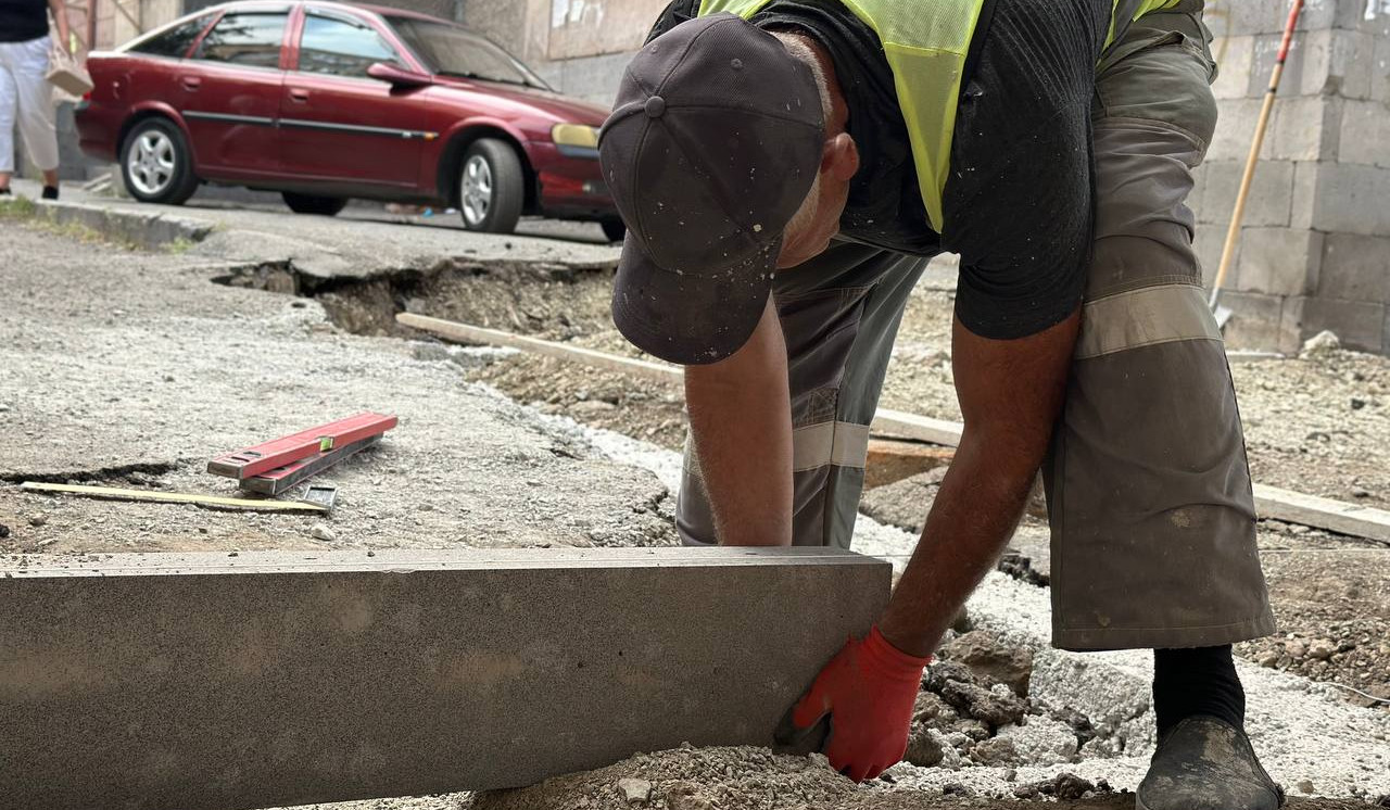 Պետական բյուջեի միջոցներով հիմնանորոգվում է Վանաձոր քաղաքի Վարդանանց փողոցը