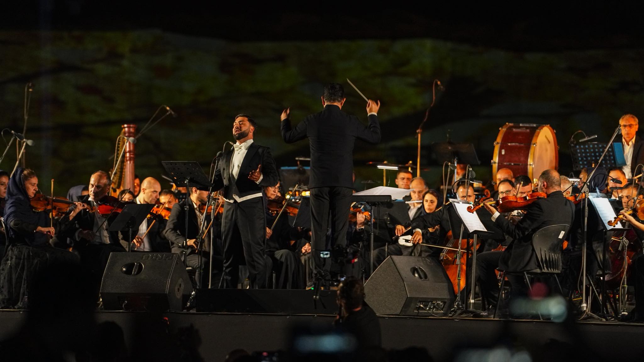 25 illik fasilədən sonra Ermənistan Milli Filarmoniya Orkestri İranda, Persepolisin qədim divarları altında konsert verib