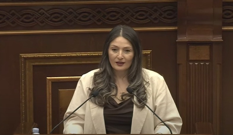 Էսթեր Այվազյանը երդմամբ ստանձնեց պատգամավորի մանդատը