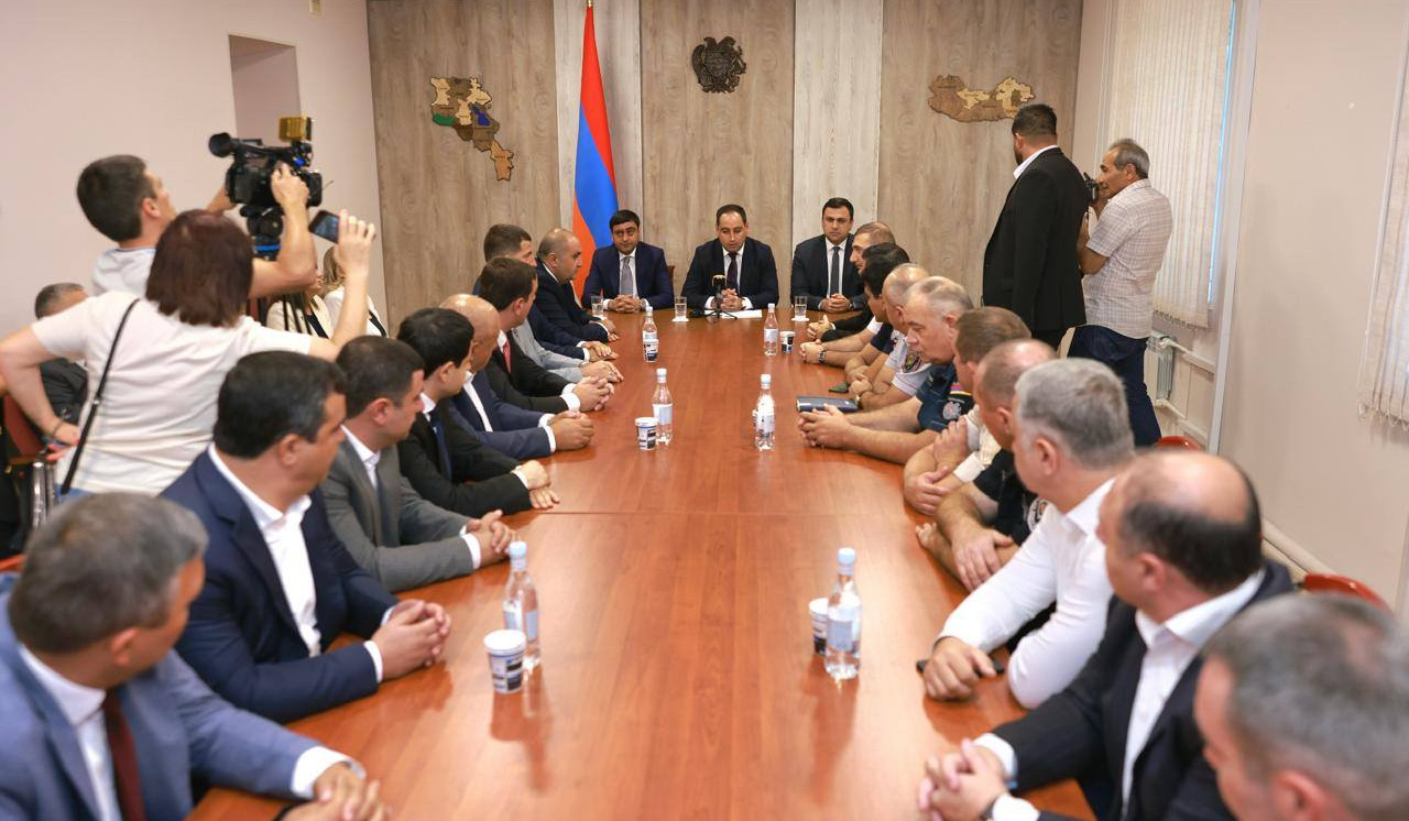 ՏԿԵ նախարարն Արմավիրի մարզպետի աշխատակազմին է ներկայացրել նորանշանակ մարզպետին