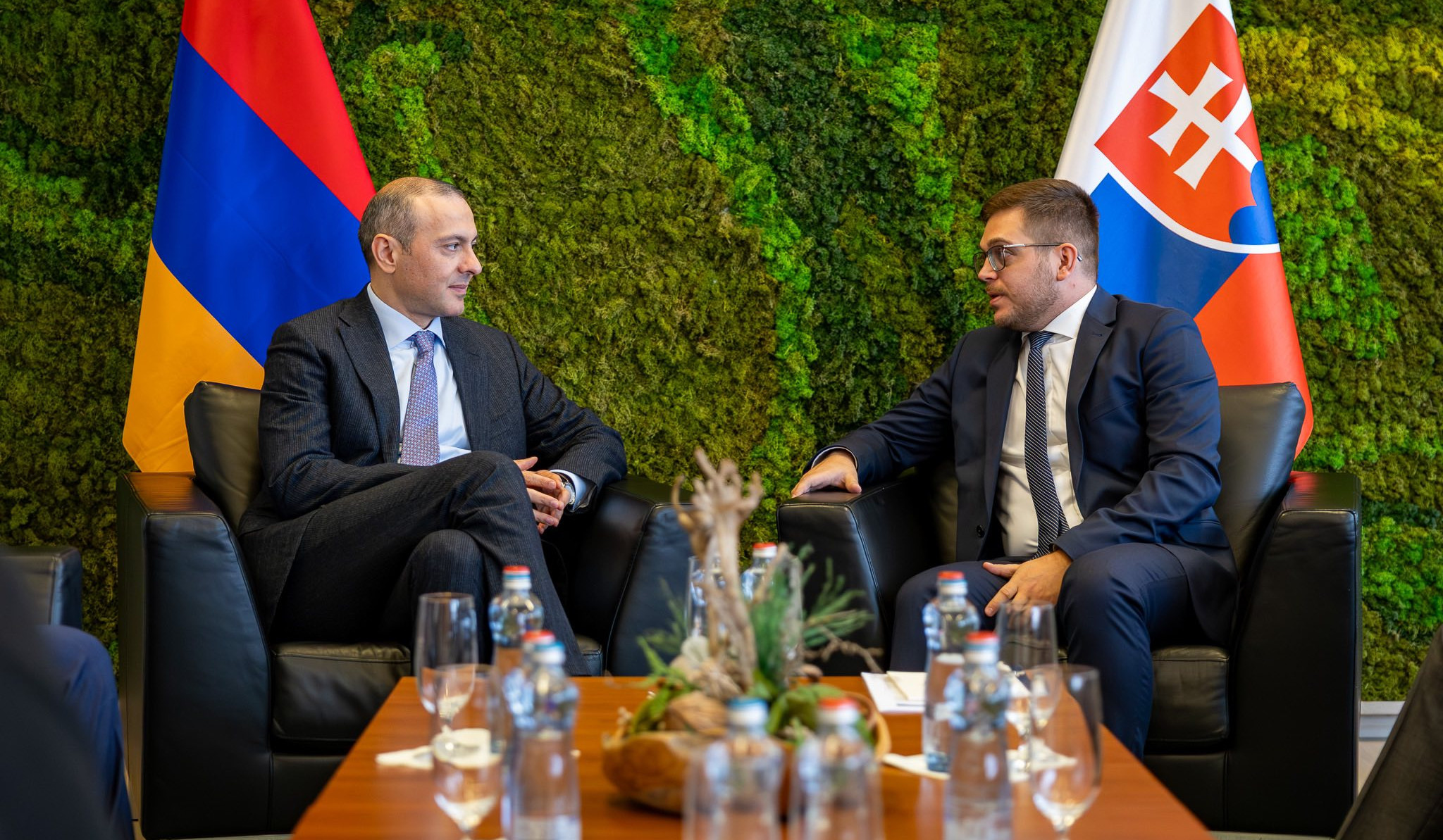 İqor Meliher Armen Qriqoryanla görüşü zamanı Slovakiyanın Ermənistan-Avropa İttifaqı tərəfdaşlığının dərinləşdirilməsi gündəliyinə dəstəyini ifadə edib