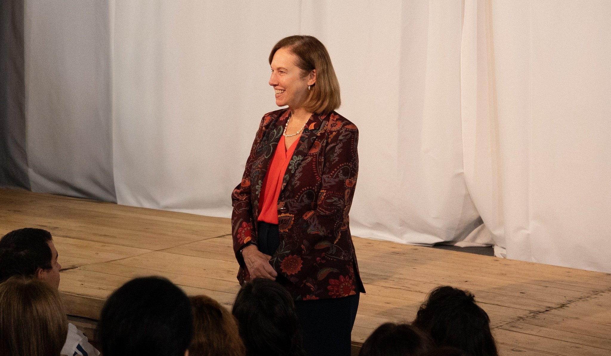 US Ambassador enjoys performance in Malyan Theatre