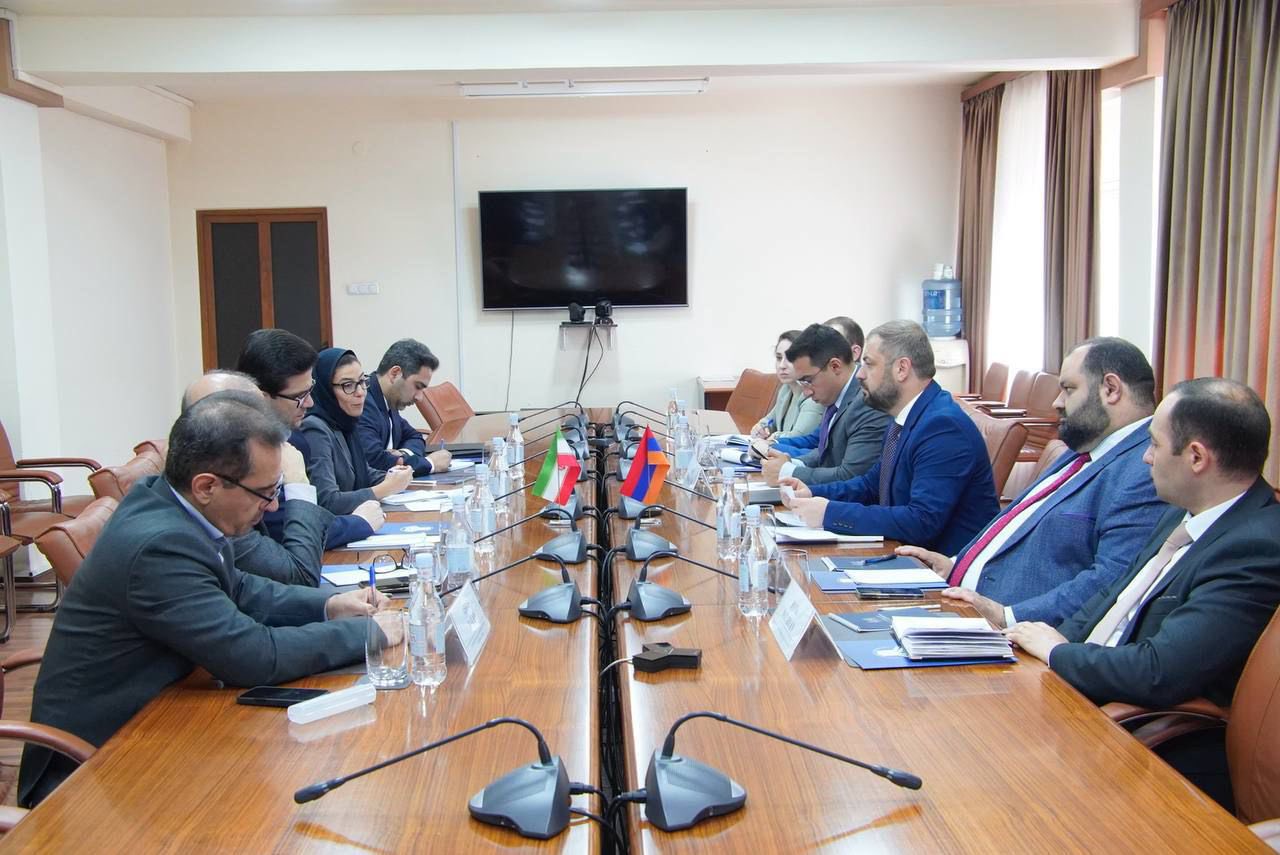 Gevorg Papoyan İran İslam Respublikasının neft nazirinin müavinini qəbul edib