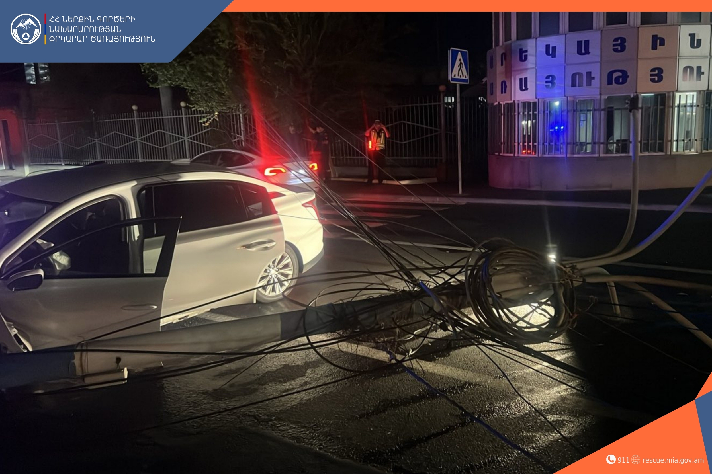 Ավտոմեքենան բախվել է արտաքին լուսավորման սյանը․ կա երկու տուժած