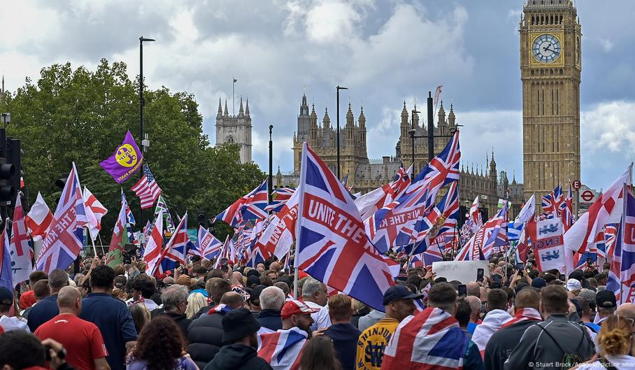 Լոնդոնում հակամիգրանտական երթի ընթացքում ձերբակալվել է ինը մարդ