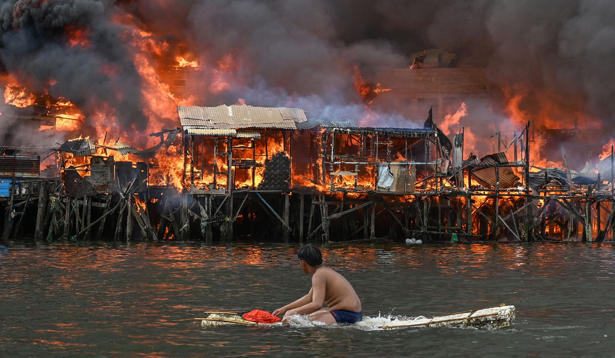 Devastating fire displaces over a thousand families in Manila
