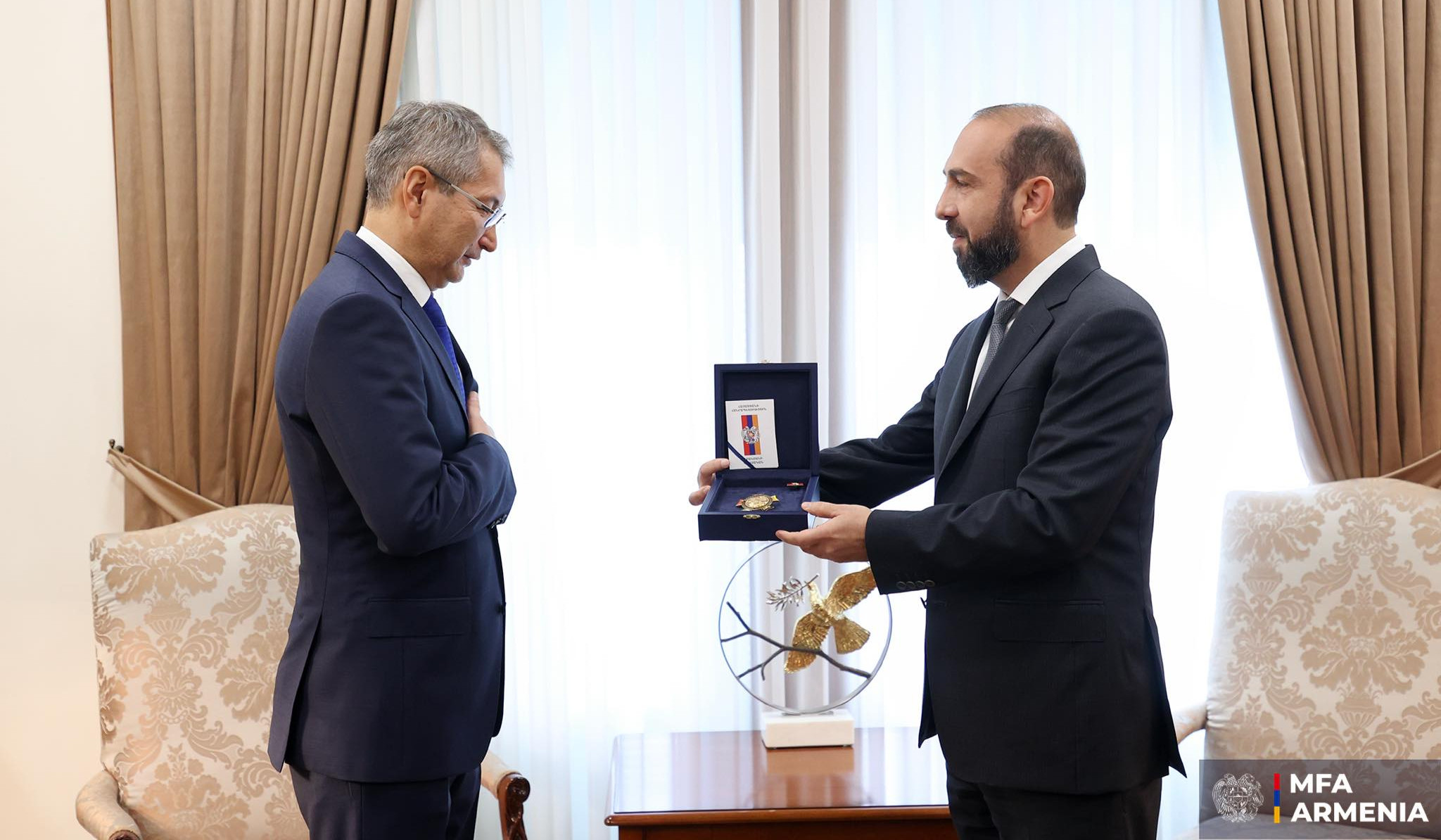 Արարատ Միրզոյանը դեսպան Բոլատ Իմանբաևին հանձնել է Բարեկամության շքանշան