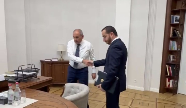 Նիկոլ Փաշինյանը հանդիպում է ունեցել Մխիթար Հայրապետյանի հետ