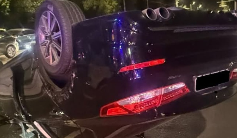 Ավտոմեքենան բախվել է արգելապատնեշին և շրջվել. կա տուժած