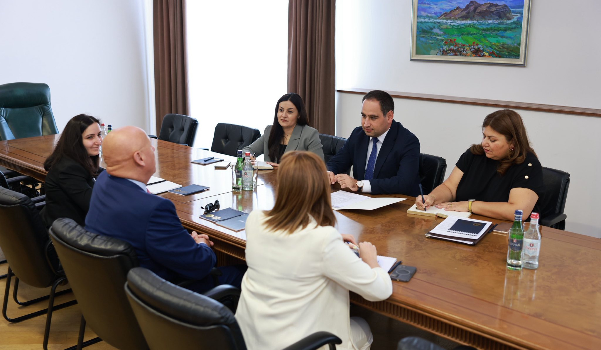 ՏԿԵ նախարարն ու Արա Նաջարյանն անդրադարձել են Կապան - Գլենդել և Գյումրի - Գլենդել միջքաղաքային համագործակցություններին