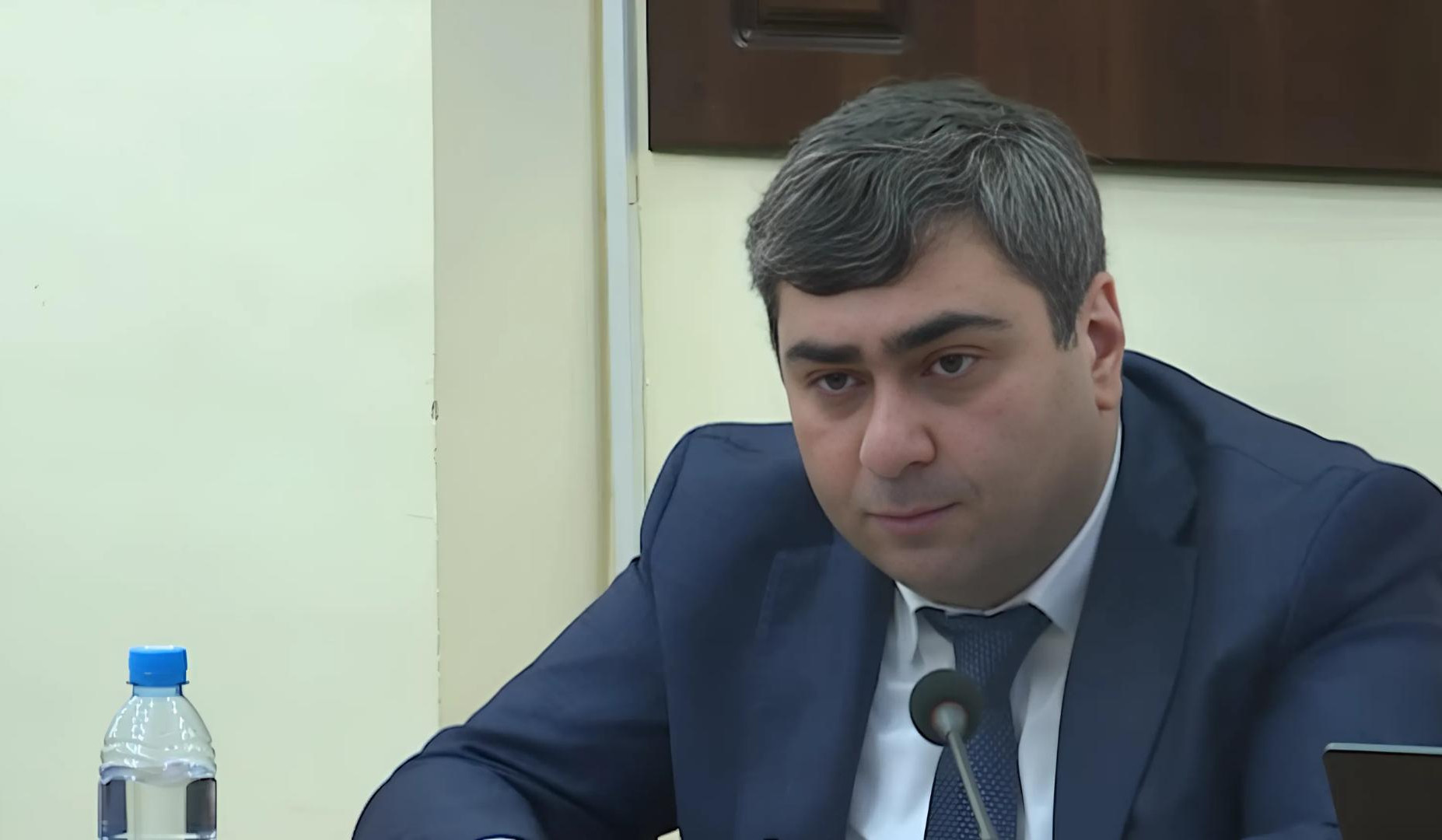 Երևանի քաղաքապետը Ավետ Բաբայանին խիստ նկատողություն է հայտարարել և արձակուրդ ուղարկել