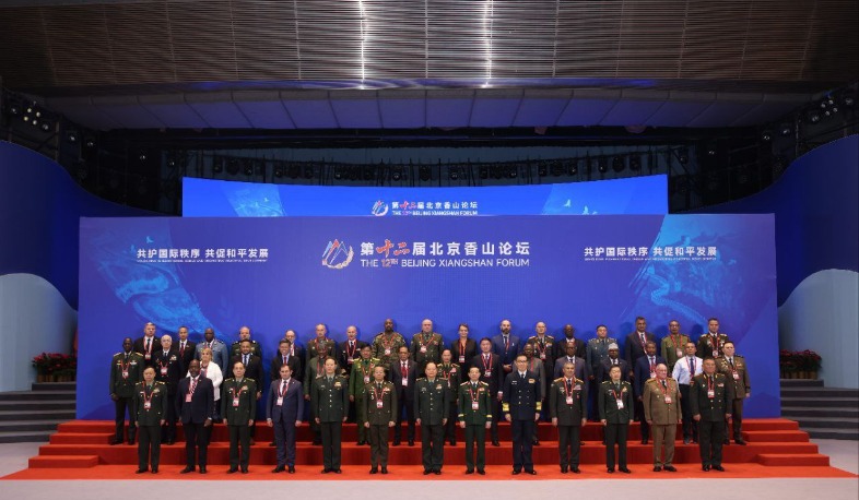 Suren Papikyan ÇXR-də Mərkəzi Hərbi Şuranın sədr müavininin çoxtərəfli rəsmi qəbulunda iştirak edib