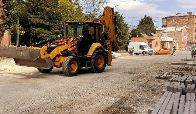 Հիմնանորոգվում է Վանաձորի Վարդանանց փողոցը