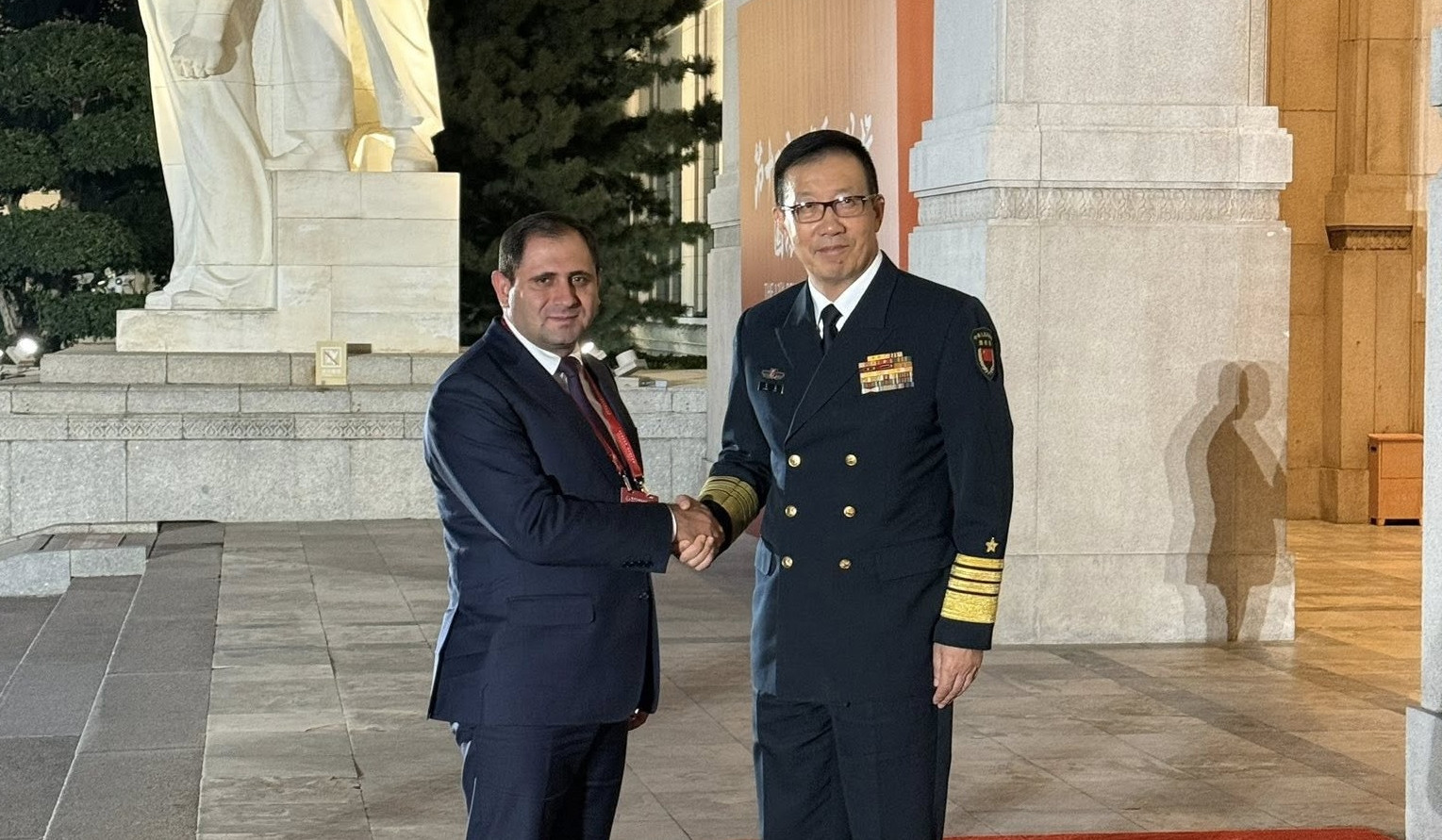 Պապիկյանը մասնակցել է Չինաստանի պաշտպանության նախարար, ծովակալ Դուն Ցզյունի անունից կազմակերպված պաշտոնական ընդունելությանը