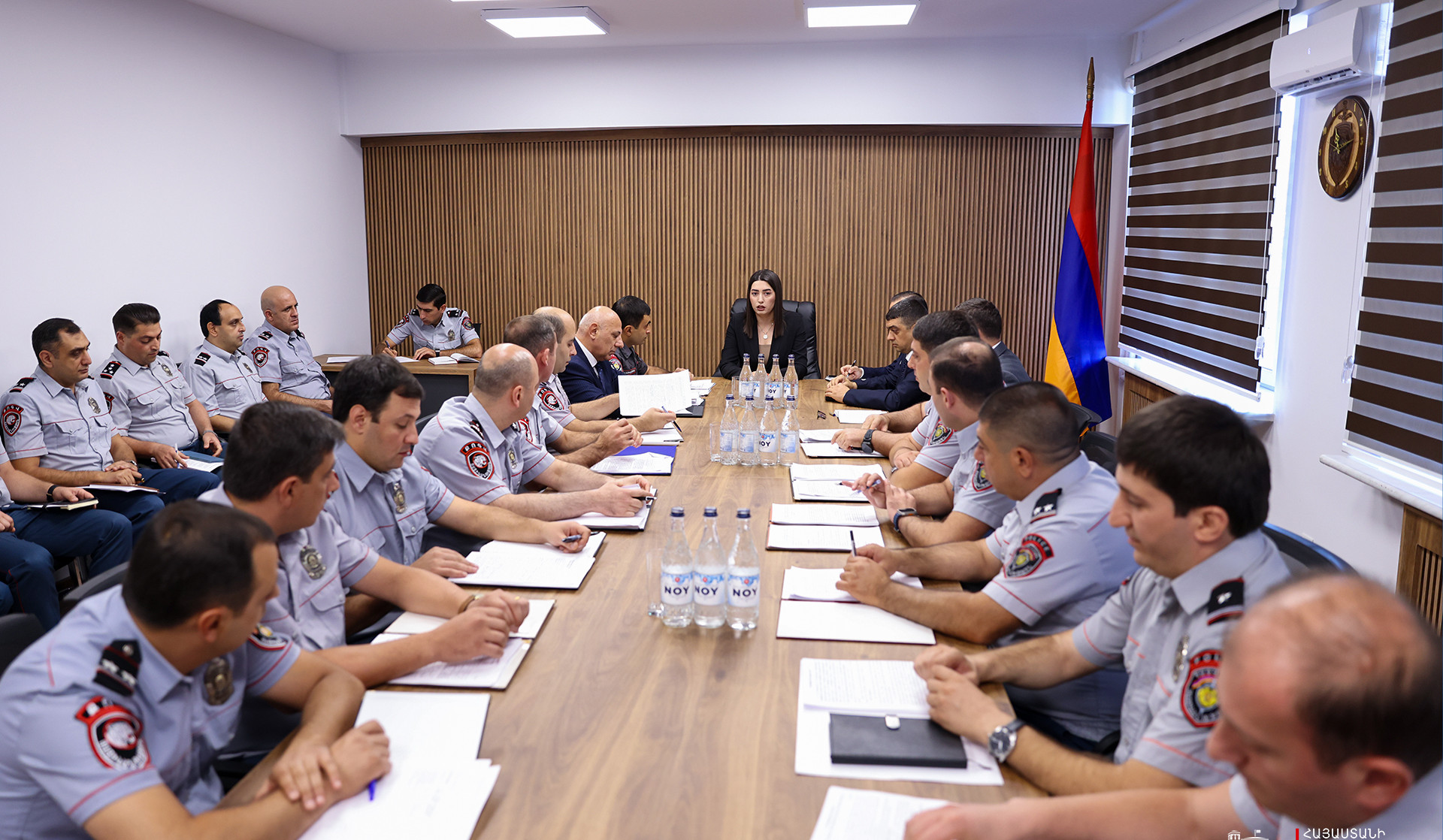 Նվազել են սպանության և բնակարանային գողության դեպքերը, հայտնաբերվել՝ 1804 հետախուզվող․ ՆԳ նախարարը հանդիպել է ՔՈԳՎ վարչությունների ծառայողների հետ