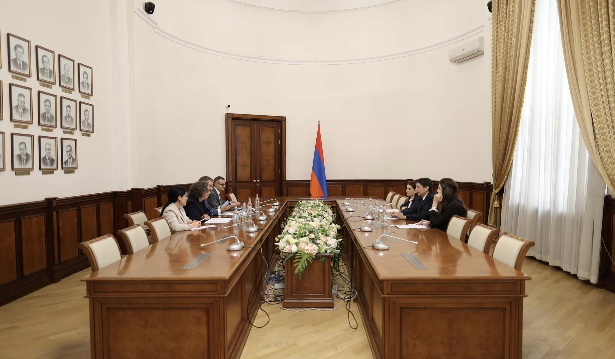 Քննարկվել է ՎԶԵԲ-ի հետ համատեղ իրականացվող ծրագրերի ընթացքը. ֆինանսների նախարարն ընդունել է  Էլիզաբետտա Ֆալչեթիին
