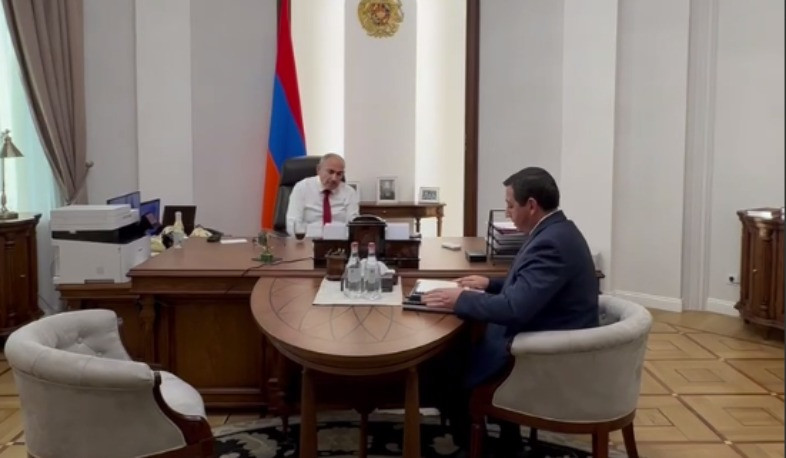 Նիկոլ Փաշինյանը աշխատանքային հանդիպում է ունեցել քաղաքաշինության կոմիտեի նախագահի հետ