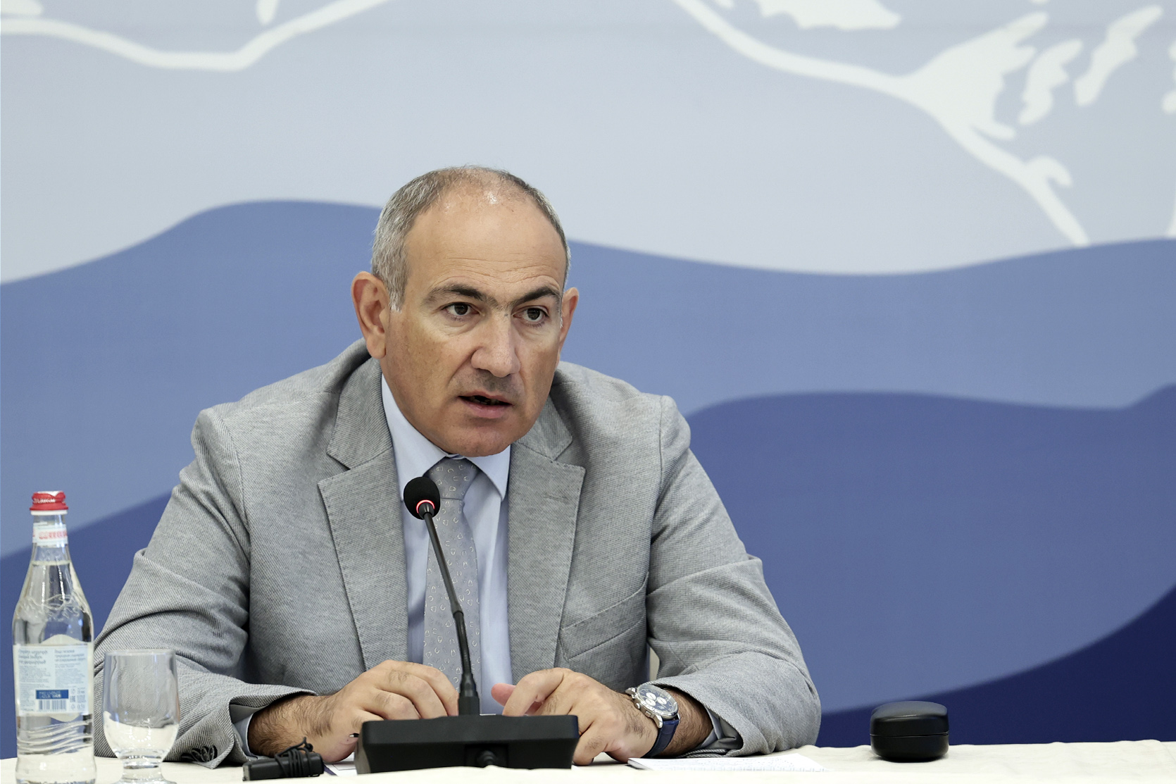 Հիմա էն ասեք, բանավեճի գալու՞ եք, թե ոչ. կարող եք Կտրիճին, Սամոյին, Գևորգին, Վազգենին էլ հետներդ բերել. Փաշինյան