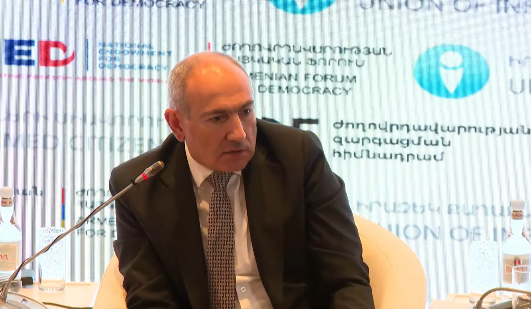 Նախ մտածողությունը պիտի փոխվի, հետո՝ Սահմանադրությունը. Փաշինյան