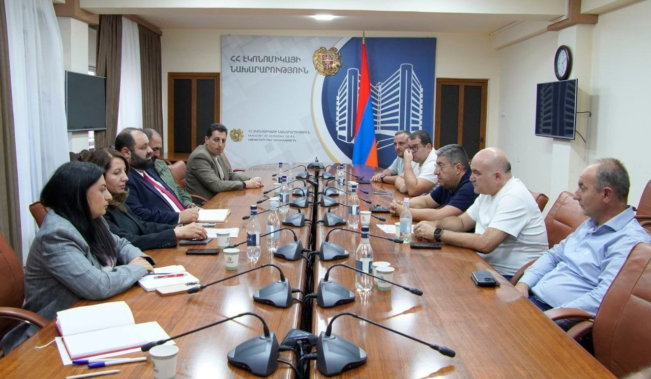 Թեթև արդյունաբերության ոլորտի ներկայացուցիչների հետ հանդիպմանը քննարկվել են արտադրողներին հուզող հարցերը և բարձրացված խնդիրները