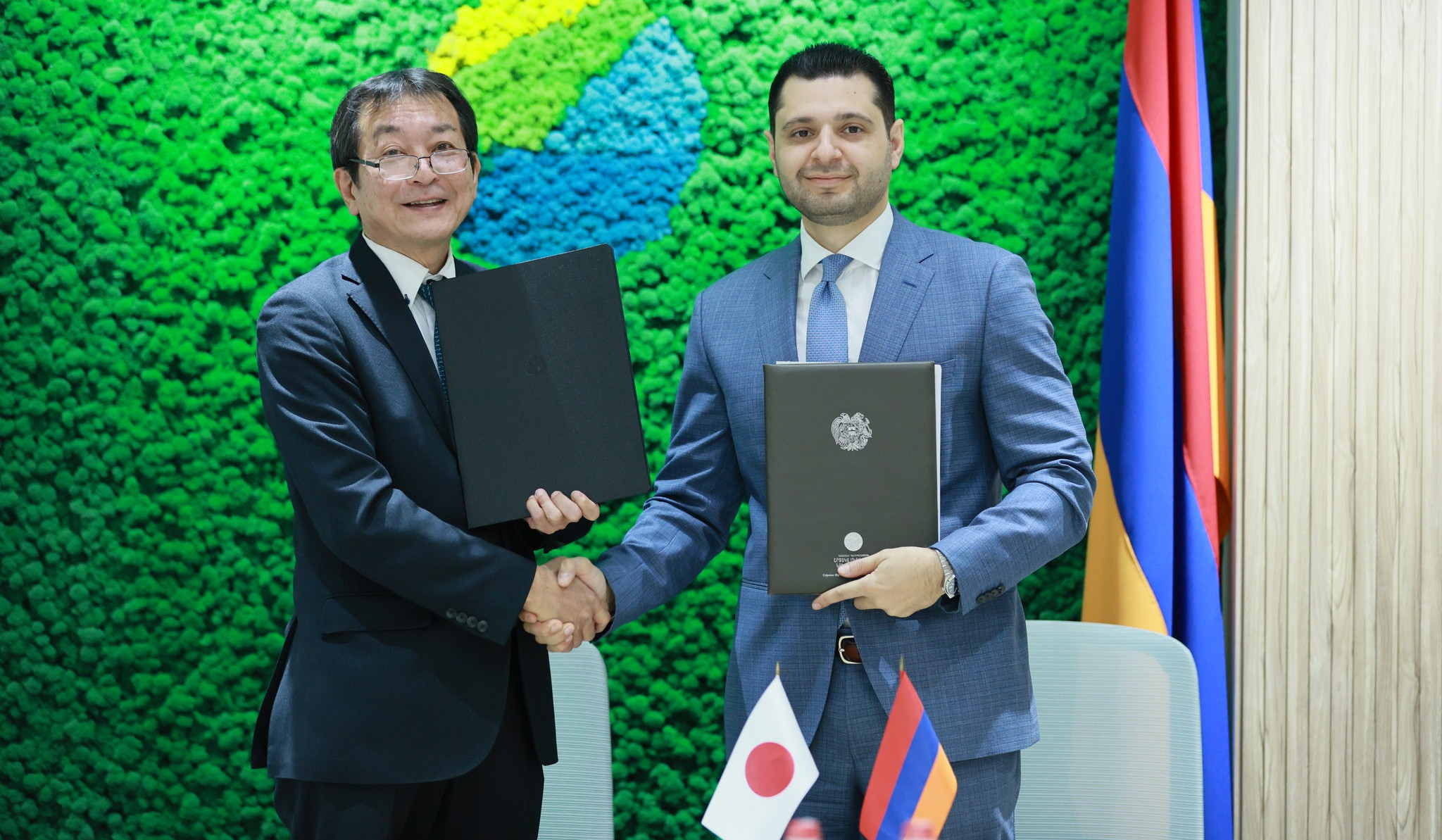 Ճապոնիայի կառավարությունը Հայաստանին կտրամադրի շուրջ 1.7 մլն դոլար. ՇՄ նախարարը և դեսպանը համաձայնագիր են ստորագրել