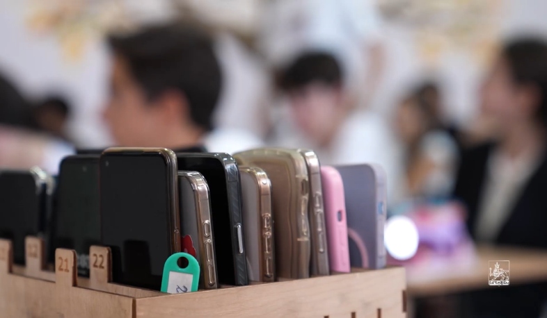 «Խելացի» սարքավորումներն օգտագործելու սահմանափակումներ՝ Երևանի ենթակայությամբ գործող դպրոցներում. քաղաքապետարան