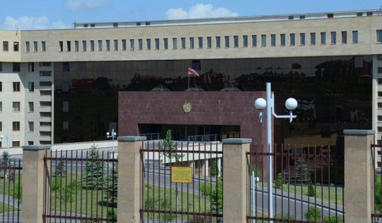 Ակցիայի որոշ մասնակիցներ ռազմական ոստիկանության ծառայողների ուղղությամբ շշեր են նետել. ՊՆ վարչական համալիրում հանդիպումը տևել է մի քանի ժամ