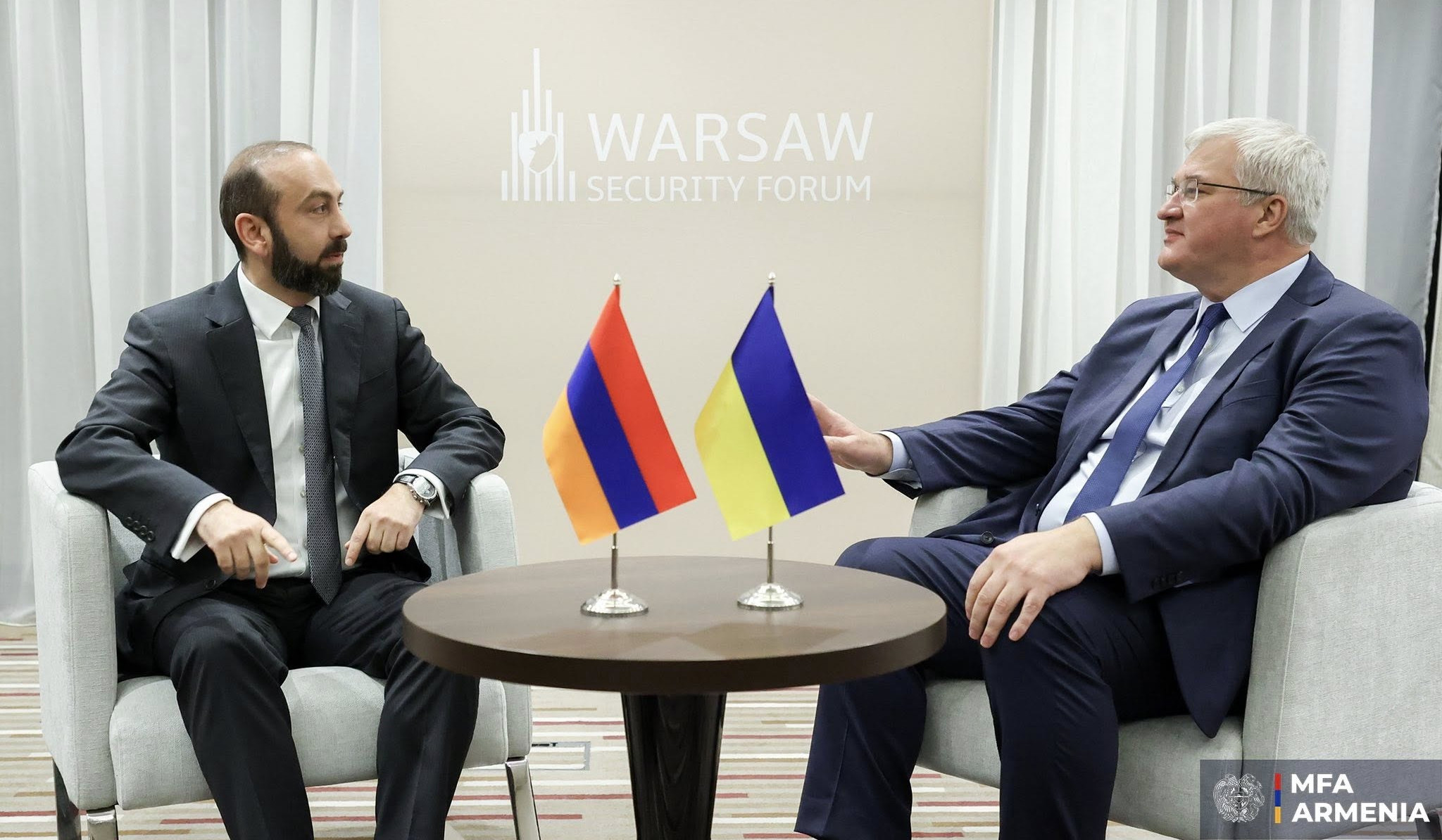 Мирзоян и Сибига обсудили возможности развития сотрудничества между Арменией и Украиной