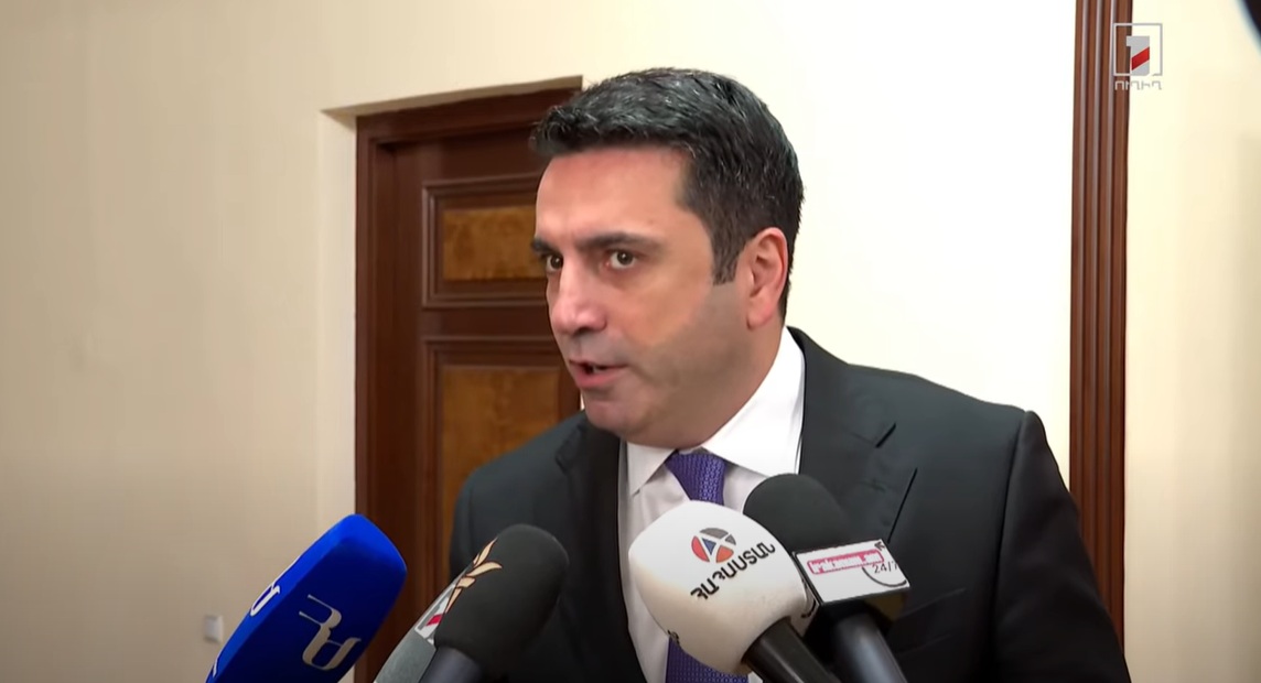 SS forma kiygan qiz bilan porno Pop va kino porno yulduzlari