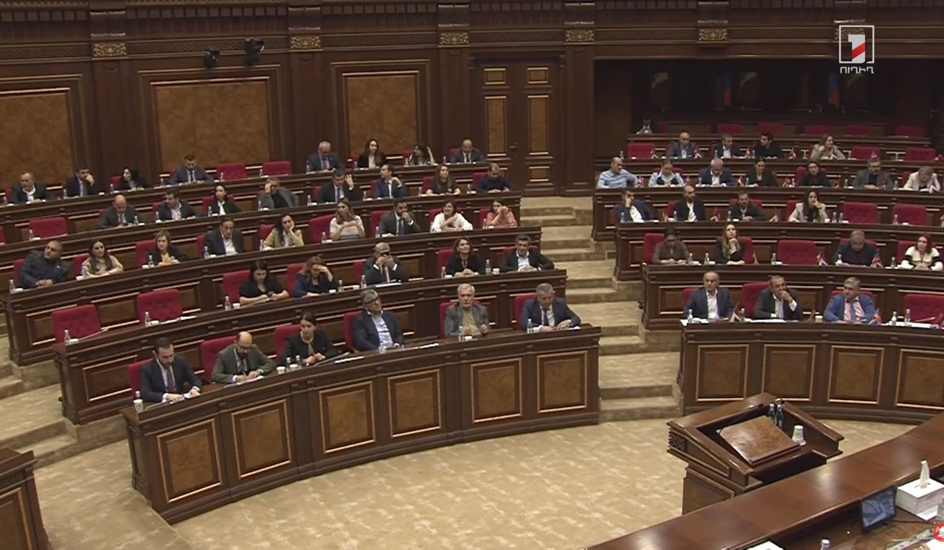 Վարժական հավաքներից խուսափելու և ավտոմեքենաներում ուժեղացուցիչի ու բարձրախոսի տեղադրումն արգելելու վերաբերյալ նախագծերն ընդունվեցին