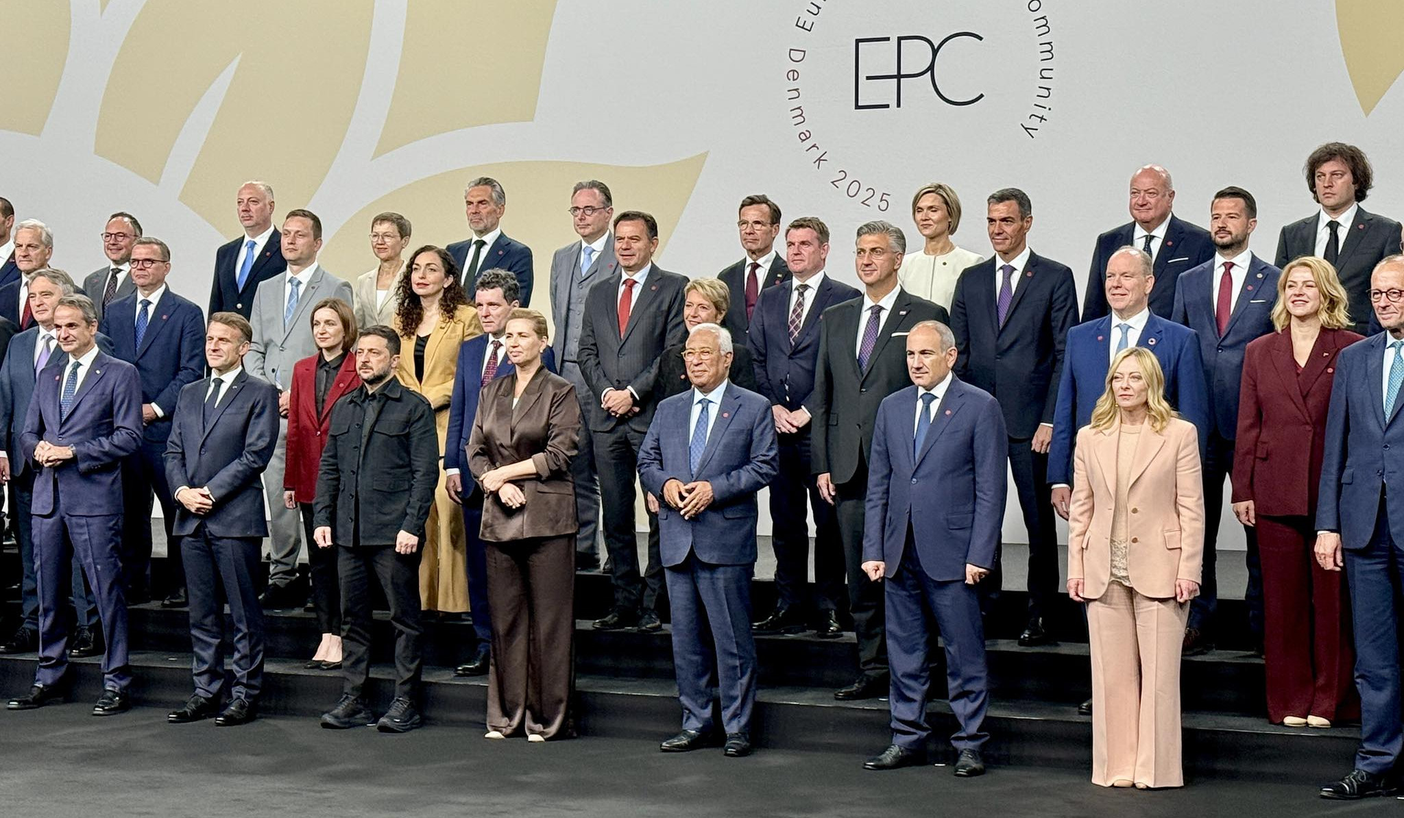 Armenian Prime Minister participates in plenary session of European Political Community Summit
